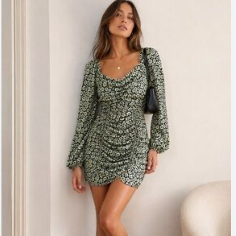 Le Lis Collection Mini Dress Womens M Green Floral Ruched Long Sleeve Bodycon